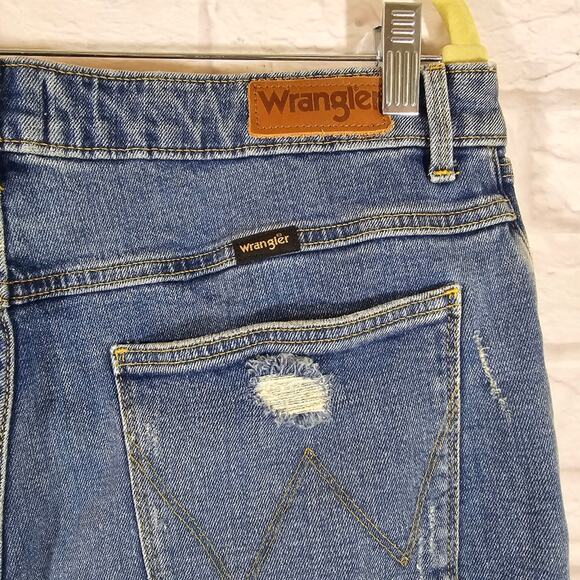Y Wrangler Women's 4" Frayed Jean Shorts Destroyed Sky Light Blue NWT Size 14 32 - Picture 6 of 11